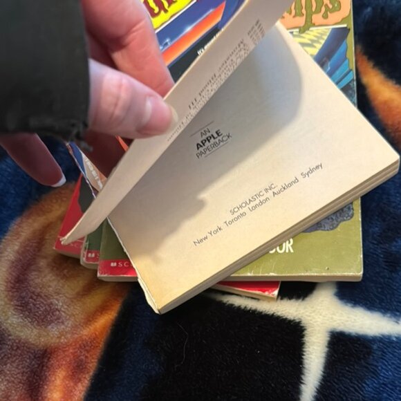 Goosebumps Book Collection - Picture 8 of 10